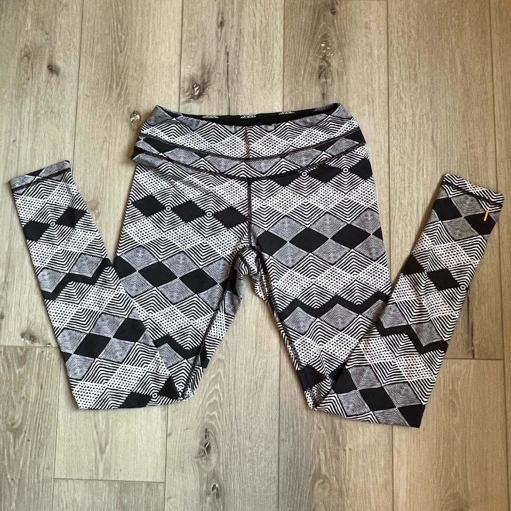 Lucy Activewear high rise leggings size M